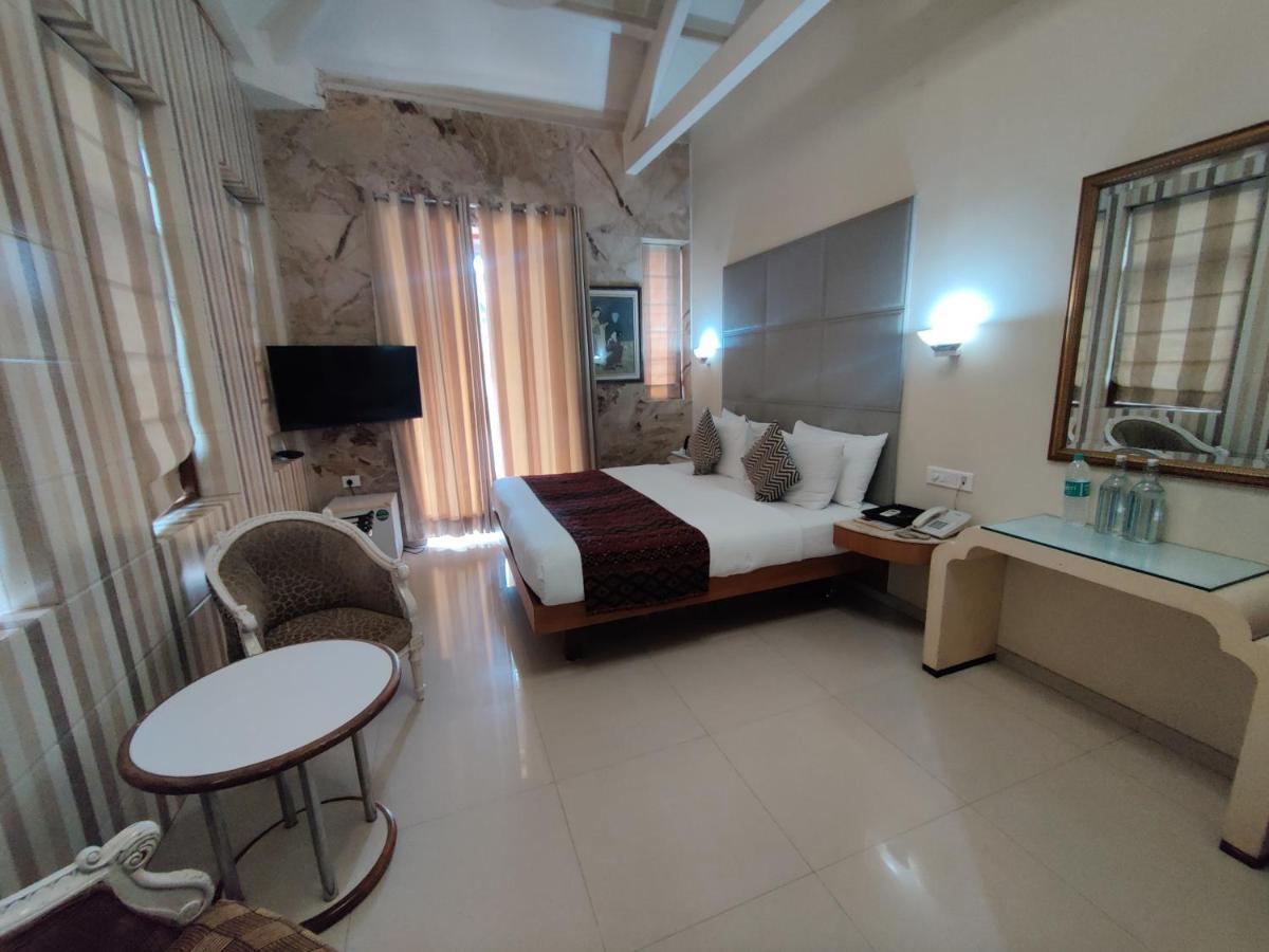 Capital Hotel Mumbai Exterior photo