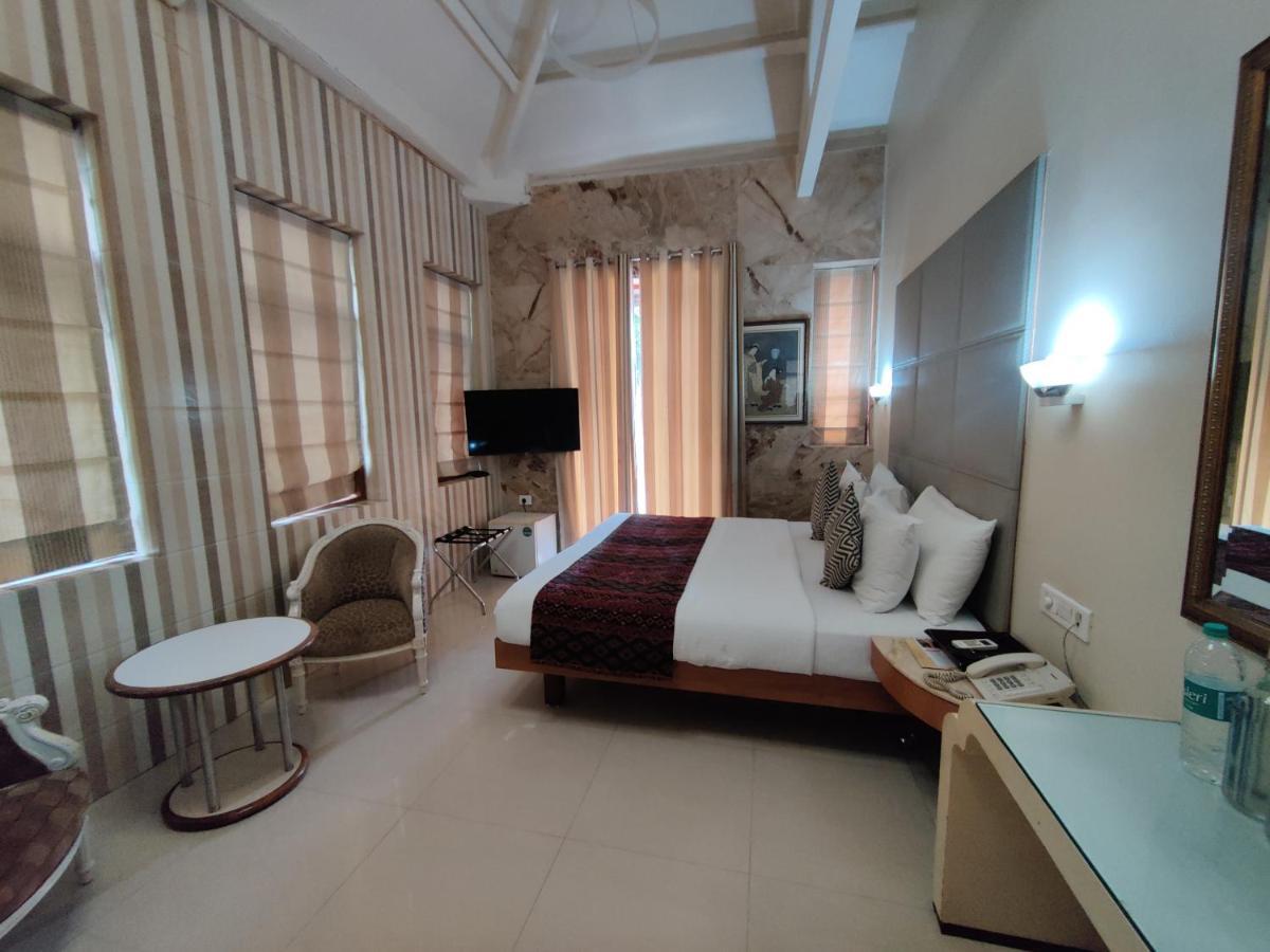 Capital Hotel Mumbai Exterior photo